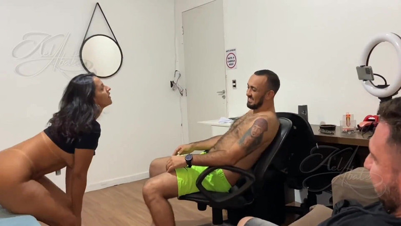 Kel Abate: 我们被雇佣在订阅者面前做爱