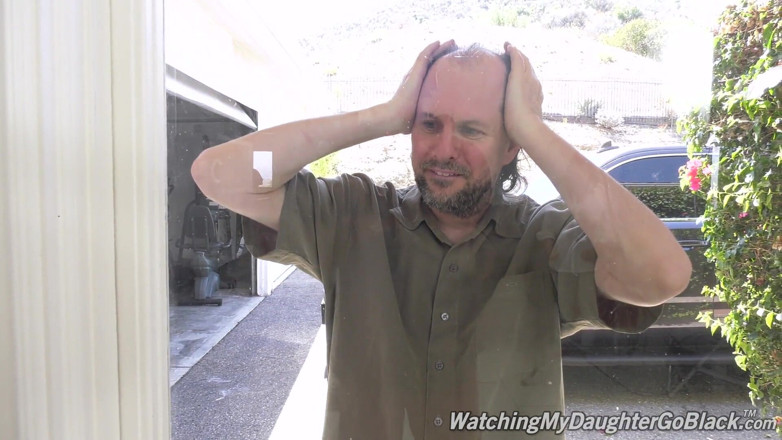 Watching My Daughter Go Black: Arietta Adams se tape une grosse bite noire pendant son...