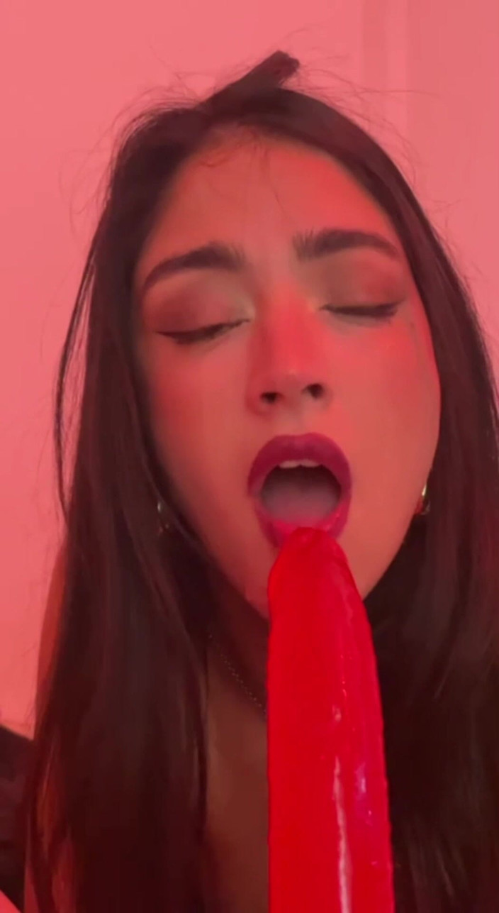 Josefina XOXO: Yeni oyuncağımla derin boğaz