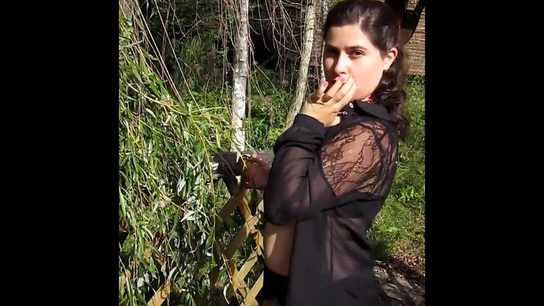 ExpressiaGirl: Ein Spaziergang im park endete mit einem sperma im gesicht