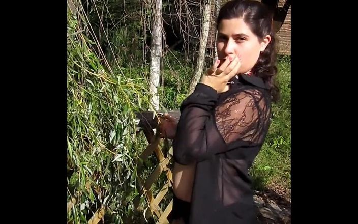 ExpressiaGirl Blowjob Cumshot Sex Inside Fuck Cum: Una passeggiata nel parco termina con una sborra sul viso