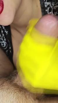 Lateks tanrıçasından farklı lastik eldivenlerle gif sakso ve elle muamele için tıklayın
