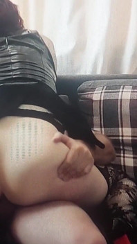 레오를 미치게 하는 밀프 마리의 큰 백인 엉덩이