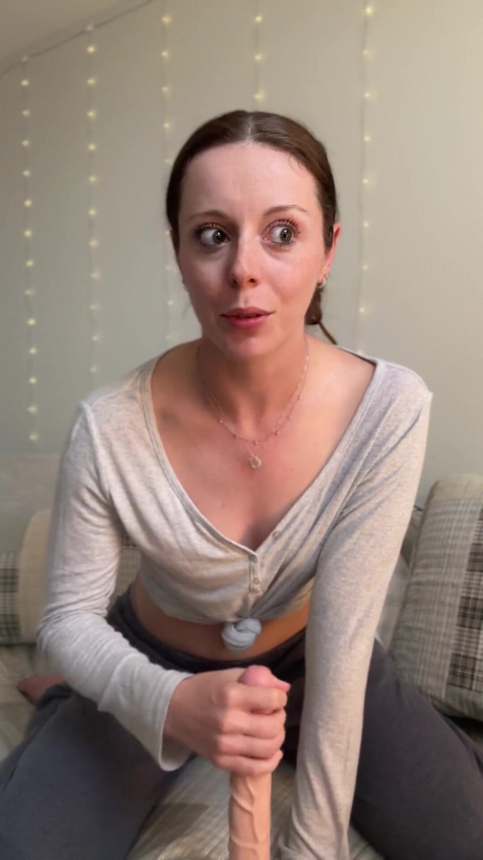 Nadia Foxx: Inexperienced Naive Masseuse Gives You a Helping Hand