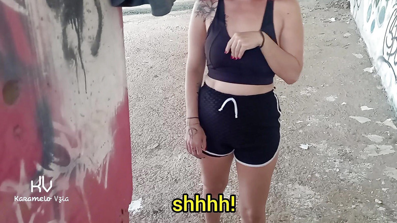 KarameloVzla: Ukázal jsem svého ptáka venku své nevlastní sestře a ona...