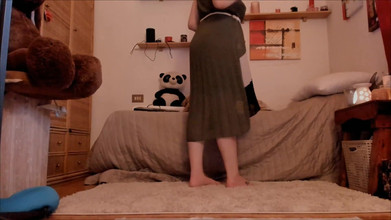 Nicoletta Embassi: Awek Itali kencing pada pcnya mengisi semuanya dengan kencing kuning...