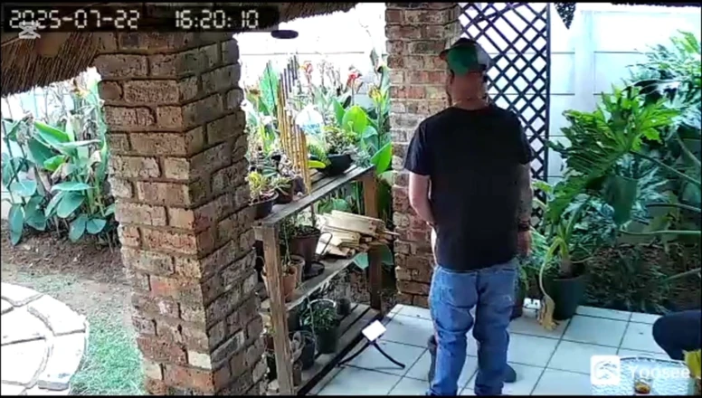 Bigjoefuckalott: La cámara atrapó a mi esposa follando a mis dos...