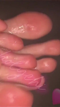 Wet Soles. Perlukah saya menggunakan jus pepek saya seterusnya?
