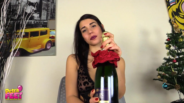 Best Nylon Feet Videos: Natale genießt es in einer Flasche Soda