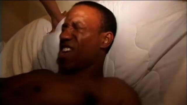 Best Butts: Very big ebony cougar gets fucked hard in her pussy...