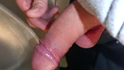Rockardglans: Două încărcături la pisoare Aproape pula mare masturbare și ejaculare în aer liber