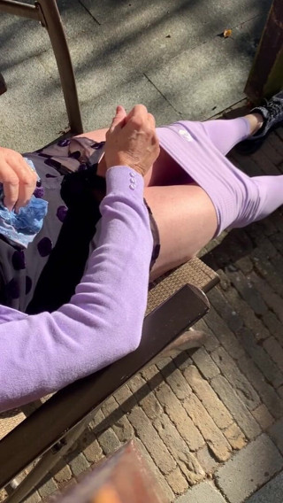 Louise: Purple leggings cum