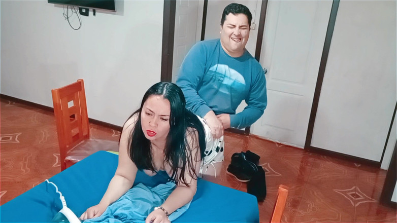 BBW Kelly Mom: Přistihl jsem svou nevlastní matku, jak si žehlí oblečení při šukání