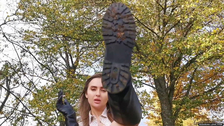 Goddess Lena: Пожирач бруду для моїх чобіт