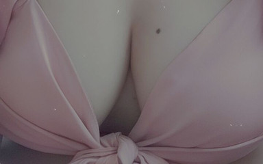 Yourbitch: Mám velká přírodní prsa na mačkání