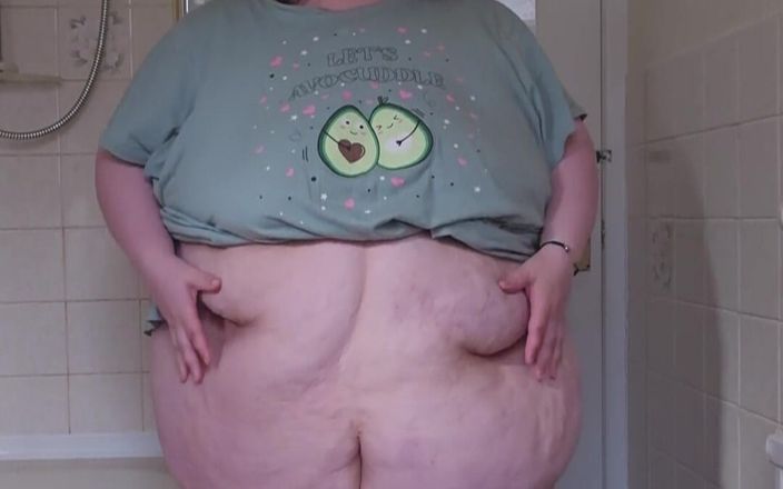 SSBBWLadyBrads: Chơi bụng trong phòng tắm với nữ thần SSBBW