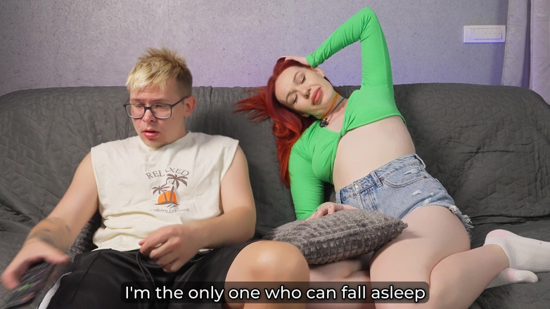 Toma Mur: Сводная Сестра Удивлена Членом Сводного Братца Во Рту Во Время Тв