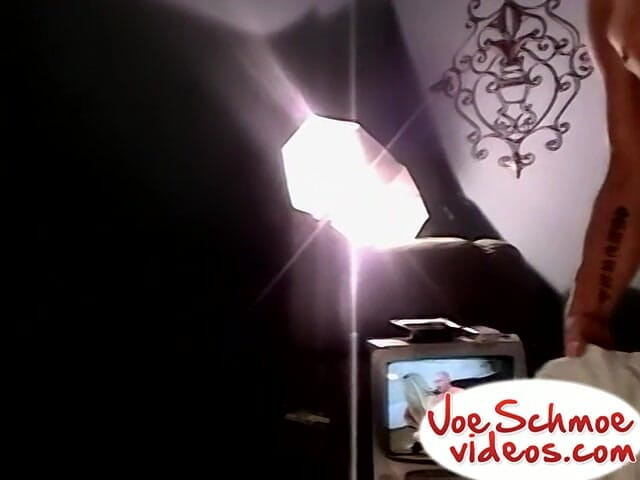 Joe Schmoe: Hetero kluci šukají nějakou díru