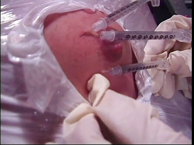 Tirrany Girls: Le amanti prendono in giro e giocano con lo schiavo...