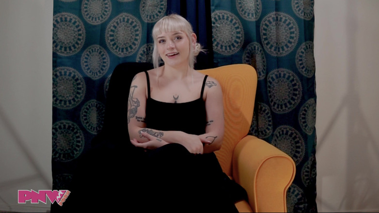 PNW Porn: Naomi Nash temu bual Plus Solo Play