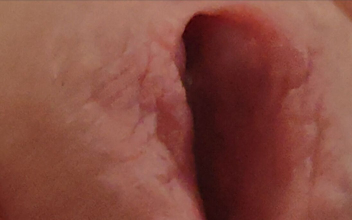 Straight Daddy Club: Orificiul recurcat are nevoie de lubrifiere înainte de plăcere.