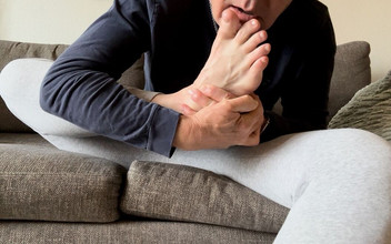 Barefoot Blake: Pies divertidos y masturbándose con calcetines