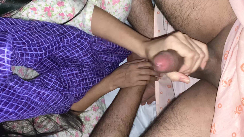 Desifilmy45: Punjabi madrasta ficou nua em frente de um dhongi baba...