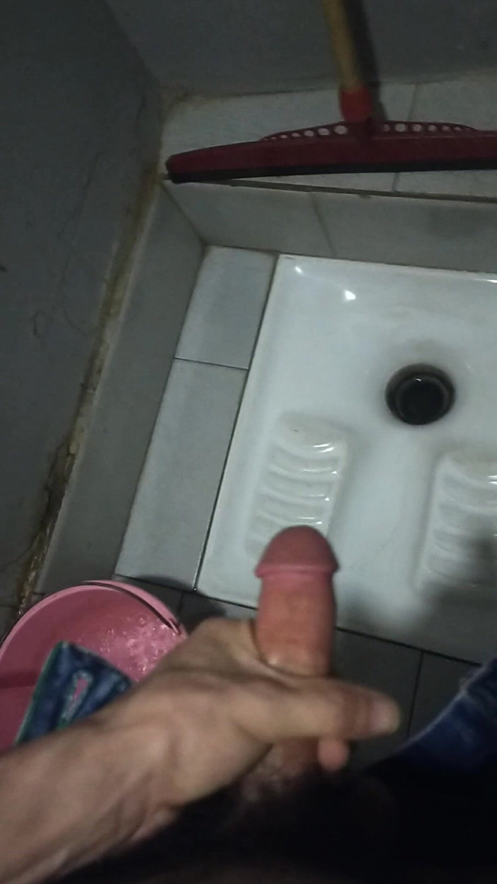 Morocco: Masturbazione ed eiaculazione in bagno