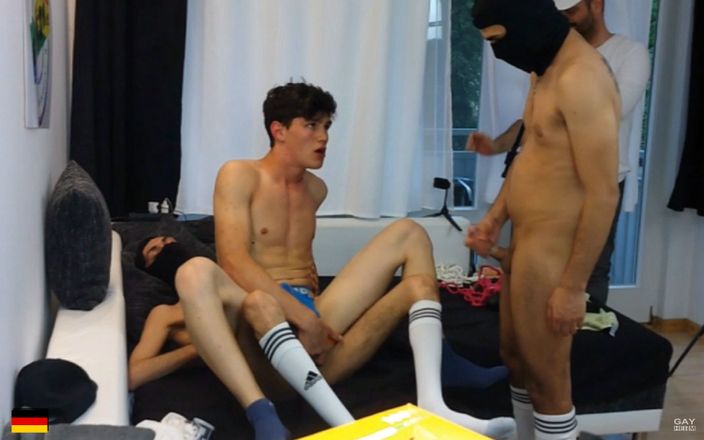 GAYheim: Deutsches junges twink-loch verschlingt jeden schwanz, sogar zwei gleichzeitig (caruso Vidno.73)