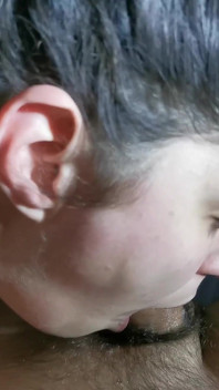 Komm über mein gesicht, spiel mit milch! Bester blowjob