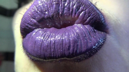 Goddess Misha Goldy: Lèvres violettes et brillantes ! Baisers et fétichisme du visage de...