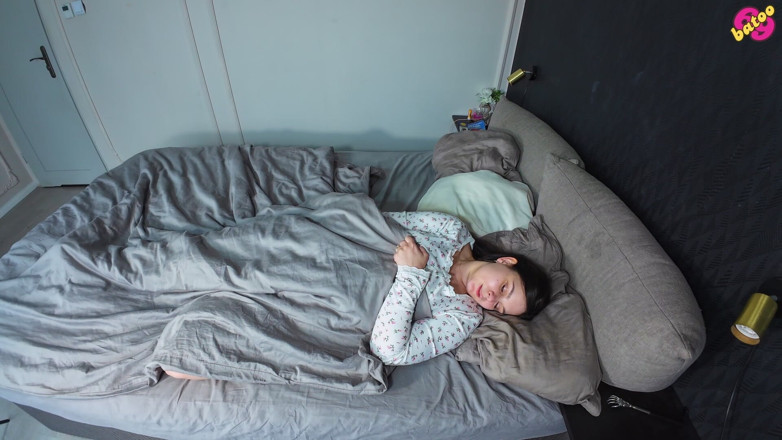 beauty_and_the_other_one: Heiße mollige amateur-ehefrau fingert ihre muschi