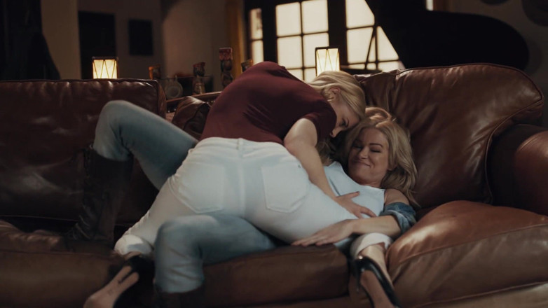 SweetheartVideo: Lesbisk analingus 13 scen 1 otäck liten röv älskande lesbiska