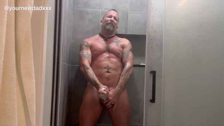 YourNewDadXXX: Carezza la doccia 240204