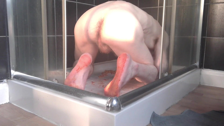 Forest Boi: Twink líže jídlo z podlahy