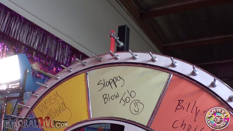 Immoral Live: Thứ ba vú to nổi bật với bộ ngực latina...