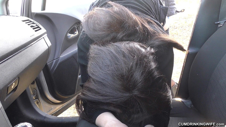 Cumdrinking Wife: Extraños me follan y preñan en mi auto