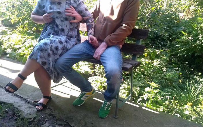 OurFetishLife: Schoonmoeder, laat me alsjeblieft klaarkomen buiten in het park
