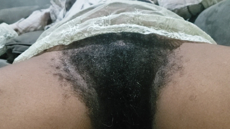Lovemina: Cewek sange ini berfantasi mesum dengan memek aduhainya yang penuh...