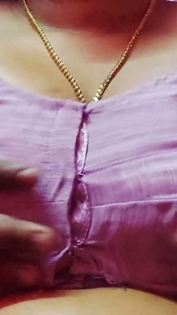 แม่เลี้ยง MILF อินเดียเดซี ช่วยลูกเลี้ยงเย็ด