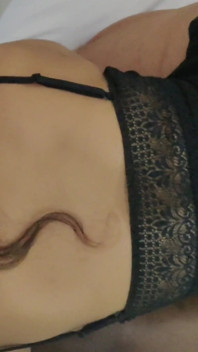 Fantasie Riya perfect lichaam zwart nachtpak geeft pijpbeurt