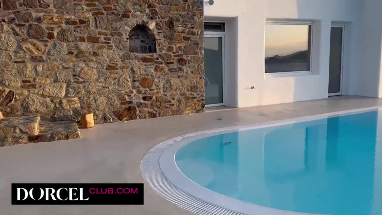 Dorcel Club: Orgía en Mykonos
