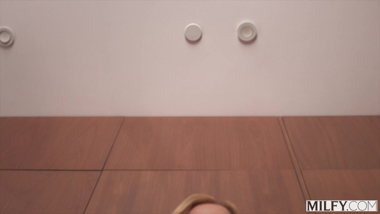 Milfy: Milfy affamata di anale stepom savannah seduce l'amico di suo...