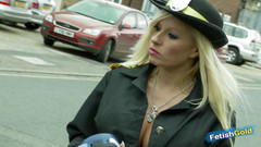 Fetish Gold: Chico guapo con gran polla se folla a un oficial...