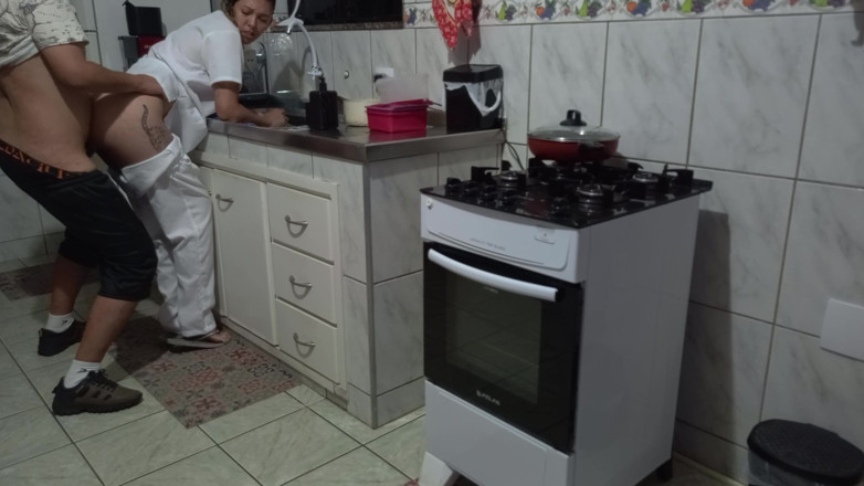 Gabi SweetCouplesStories: La routine di creampie della cameriera al suo nuovo lavoro