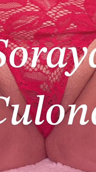 환상적인 둥근 엉덩이를 보여주는 새엄마 Soraya Culona