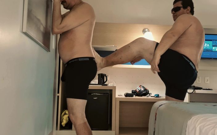 Combat and fetish: 警官ヘビーヒッターボクサー:ホテルの部屋で官能的な支配