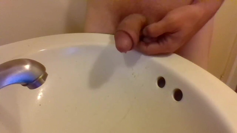 LilTaste: Piscio drappeggiato sul lavandino