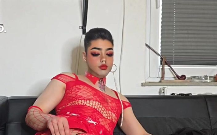 Daddy Femboy: Jolie femboy en résille