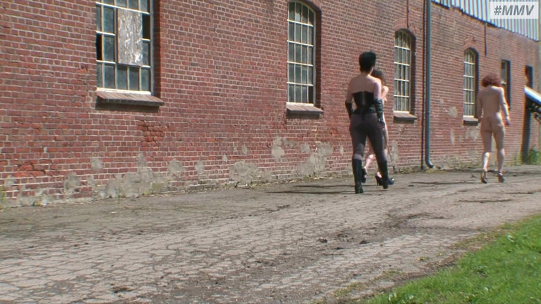 German BDSM MMV: Німецькі рабині - писяють в дупу